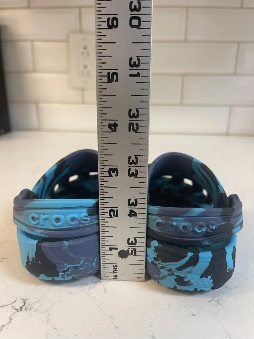 Crocs KIDS' CROCS LITTLE KID CLASSIC MARBLED CLOGS Blue Swirl Shoes Size 8
